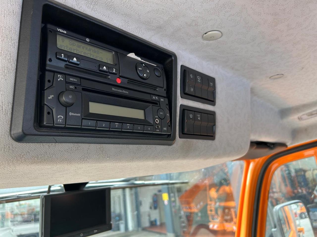 Sonstige Gartentechnik & Kommunaltechnik typu Mercedes-Benz Unimog U 318 mit Gmeiner Streuer STA 2500 TC, Gebrauchtmaschine v Hengersberg (Obrázek 18)