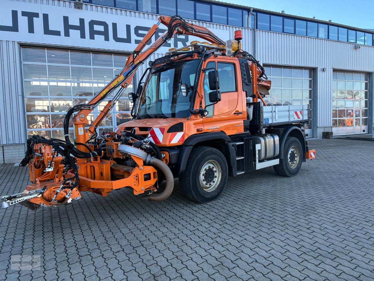 Sonstige Gartentechnik & Kommunaltechnik des Typs Mercedes-Benz Unimog U 427 mit Mulag Kombinationmähwerk MKM 700, Gebrauchtmaschine in Hagelstadt (Bild 1)