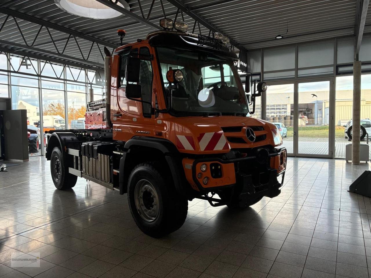 Sonstige Gartentechnik & Kommunaltechnik typu Mercedes-Benz Unimog U 530 mit neuem Motor, Gebrauchtmaschine v Hagelstadt (Obrázek 4)