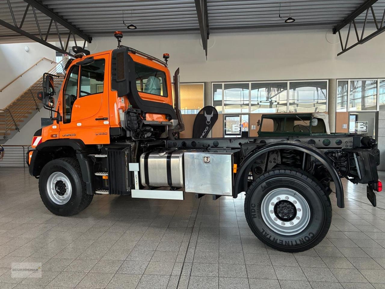 Sonstige Gartentechnik & Kommunaltechnik typu Mercedes-Benz Unimog U 530 mit neuem Motor, Gebrauchtmaschine v Hagelstadt (Obrázek 9)