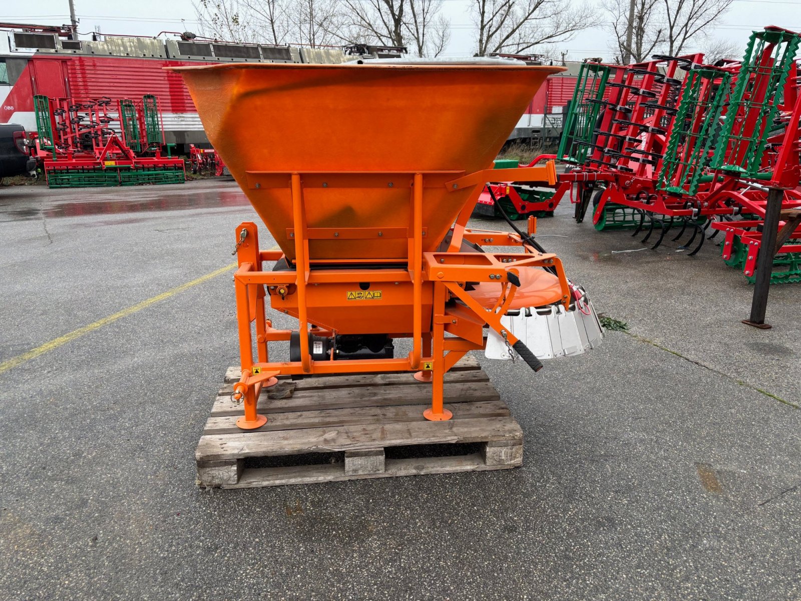 Sonstige Gartentechnik & Kommunaltechnik des Typs SaMASZ Sand 600H Sand/Kiesstreuer, Neumaschine in Gerasdorf (Bild 2)