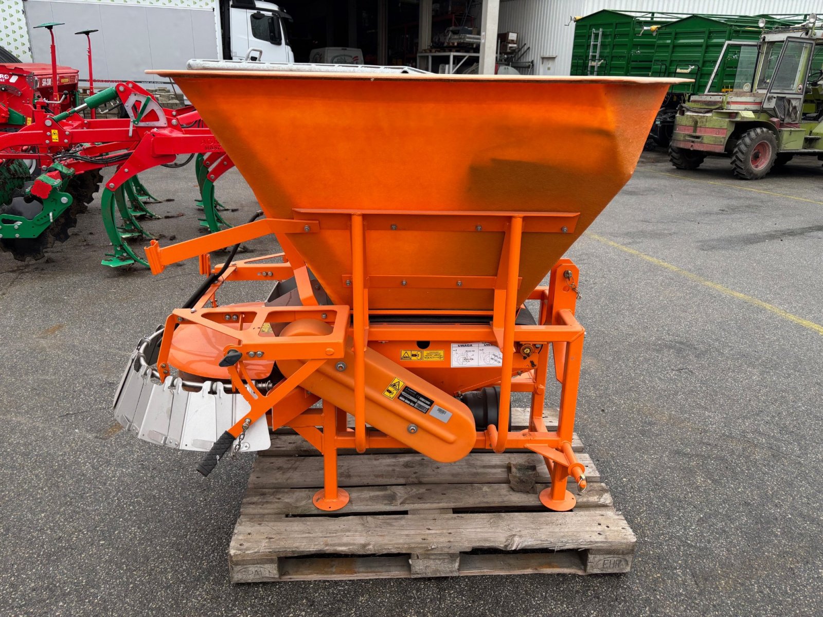 Sonstige Gartentechnik & Kommunaltechnik des Typs SaMASZ Sand 600H Sand/Kiesstreuer, Neumaschine in Gerasdorf (Bild 3)