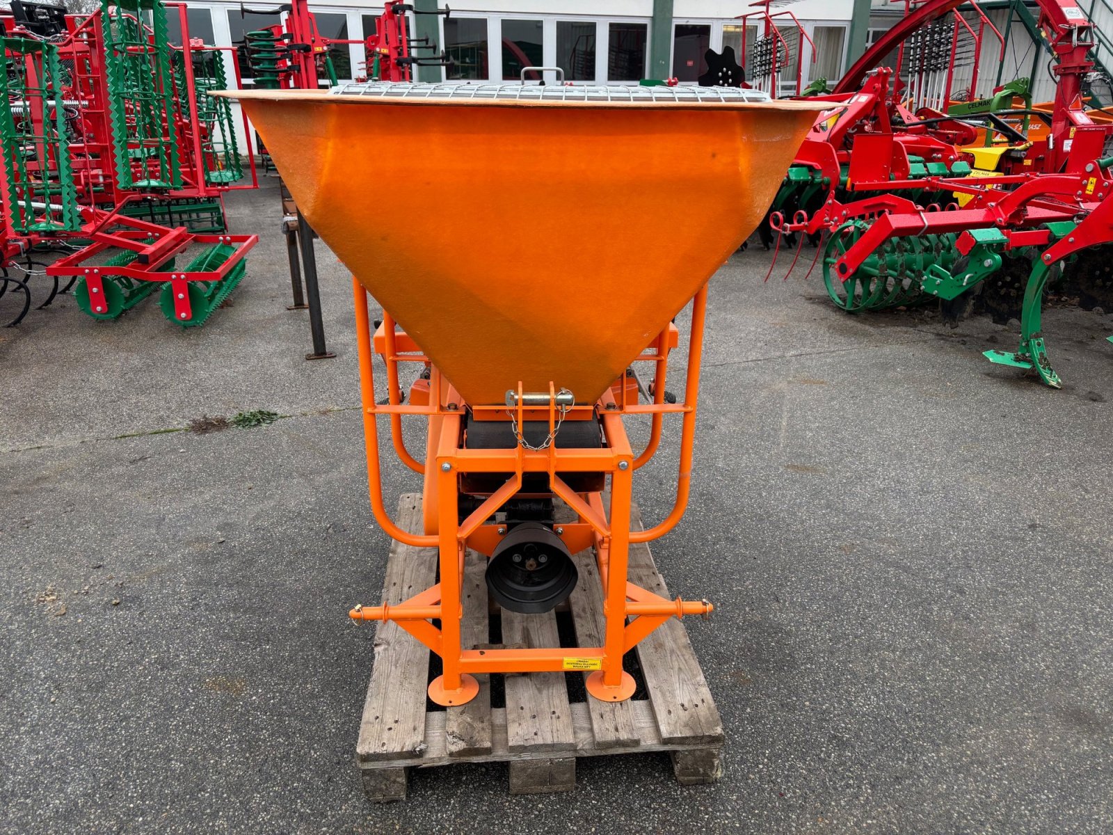 Sonstige Gartentechnik & Kommunaltechnik des Typs SaMASZ Sand 600H Sand/Kiesstreuer, Neumaschine in Gerasdorf (Bild 4)