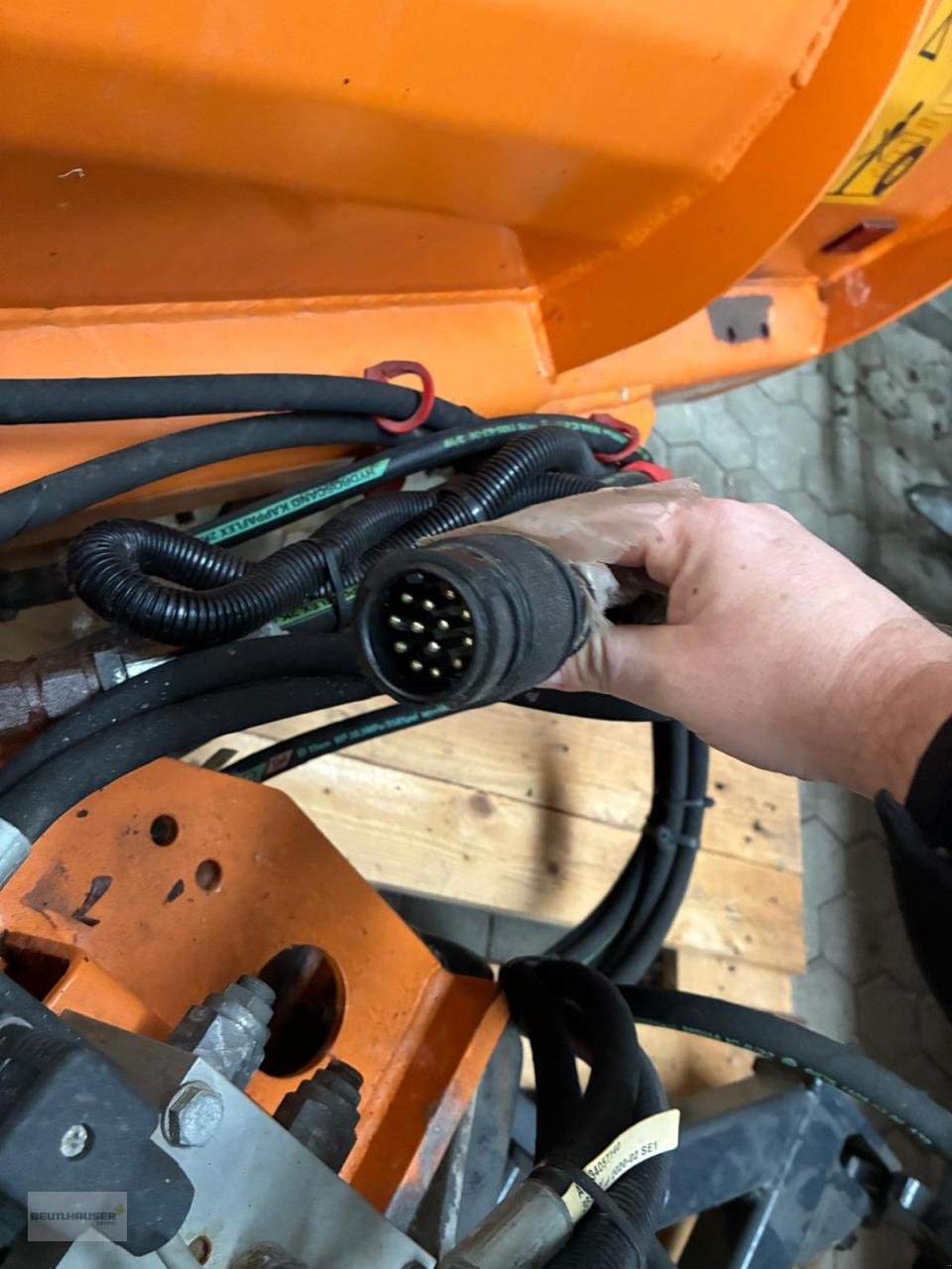 Sonstige Gartentechnik & Kommunaltechnik a típus Schmidt Schneepflug Tellefsdal Keil Vario VPL 24, Gebrauchtmaschine ekkor: Hagelstadt (Kép 11)