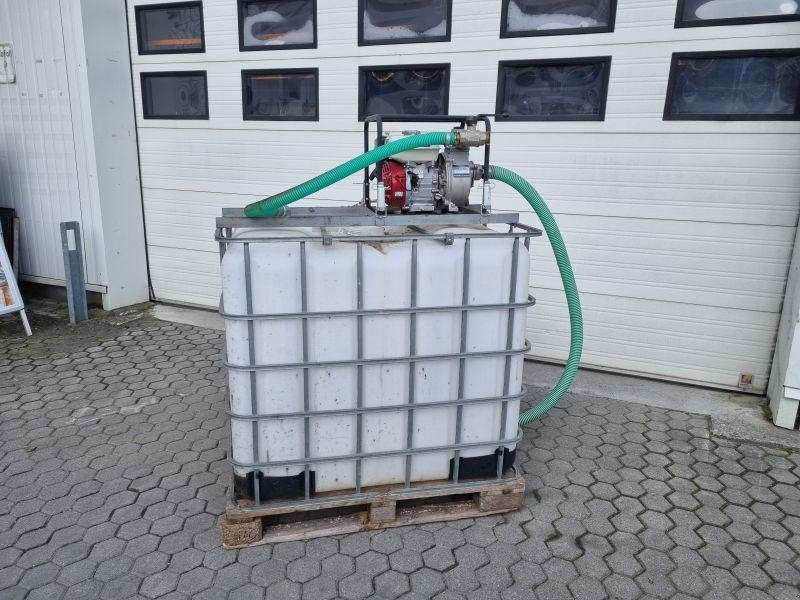 Sonstige Gartentechnik & Kommunaltechnik типа Sonstige 1000 l Wassertank mit Motor, Gebrauchtmaschine в Chur (Фотография 4)