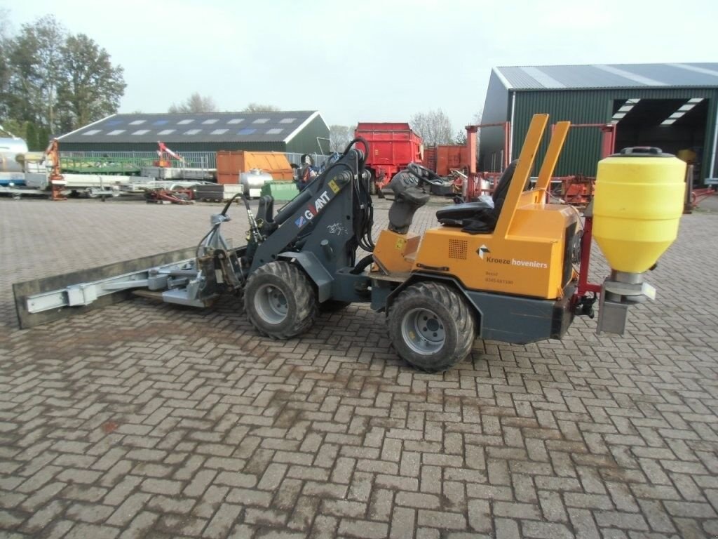 Sonstige Gartentechnik & Kommunaltechnik des Typs Sonstige COMBI en zoutstrooier, Neumaschine in Goudriaan (Bild 7)