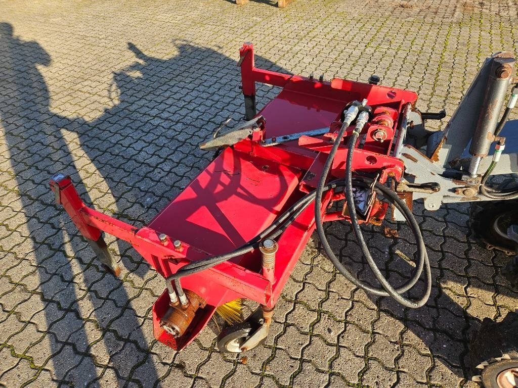 Sonstige Gartentechnik & Kommunaltechnik typu Sonstige minilæsser kost med opsamlerkasse, Gebrauchtmaschine v Fårevejle (Obrázek 1)