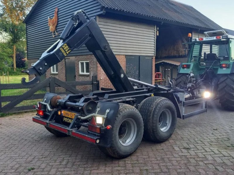 Sonstige Pronar T185 haakarm/kipper incl 2 containers, Gebrauchtmaschine, Rok výroby: 2017 (Obrázek 1) Sonstige Gartentechnik & Kommunaltechnik typu Sonstige Pronar T185 haakarm/kipper incl 2 containers, Gebrauchtmaschine v Lunteren (Obrázek 1)