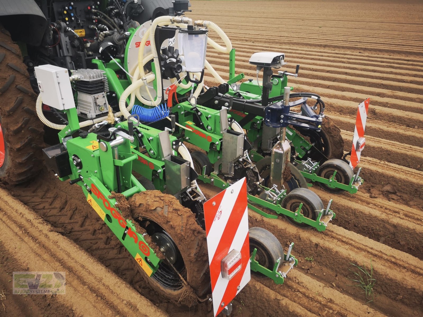 Sonstige Gemüsetechnik Türe ait Sfoggia Calibra Gemüsesämaschine, Neumaschine içinde Ebersberg (resim 10)