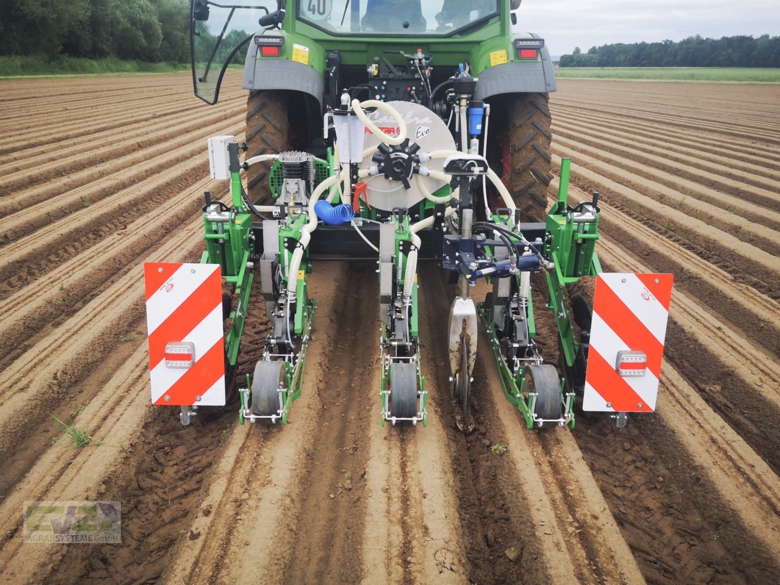 Sonstige Gemüsetechnik Türe ait Sfoggia Calibra Gemüsesämaschine, Neumaschine içinde Ebersberg (resim 11)