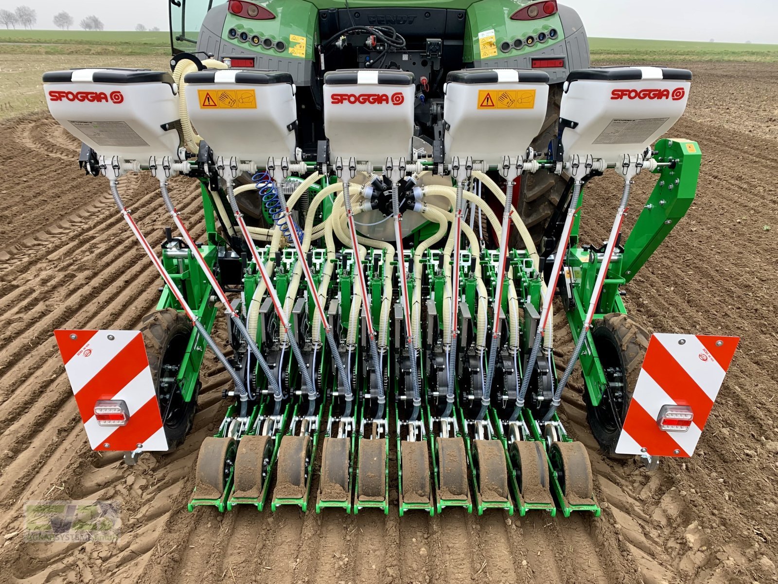 Sonstige Gemüsetechnik Türe ait Sfoggia Calibra Gemüsesämaschine, Neumaschine içinde Ebersberg (resim 3)