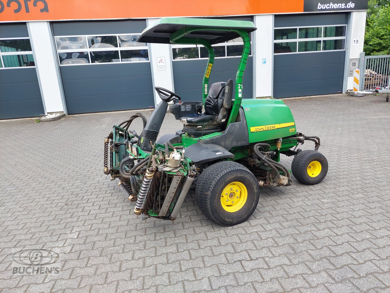 Sonstige Golftechnik des Typs John Deere 8700A, Gebrauchtmaschine in Olpe (Bild 1)