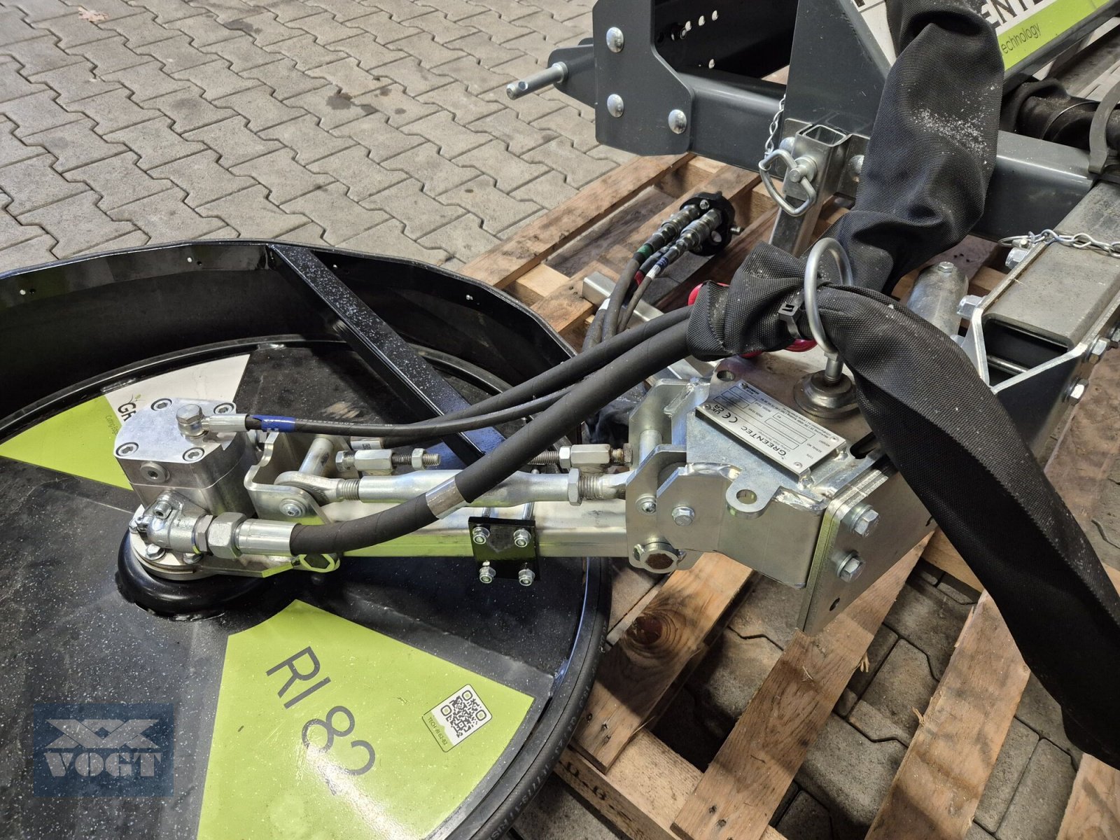 Sonstige Grünlandtechnik & Futtererntetechnik tipa Greentec FOX Multiträger inkl. RI 82 Zaunmäher /Randstreifenmäher Vorführgerät, Gebrauchtmaschine u Schmallenberg (Slika 9)