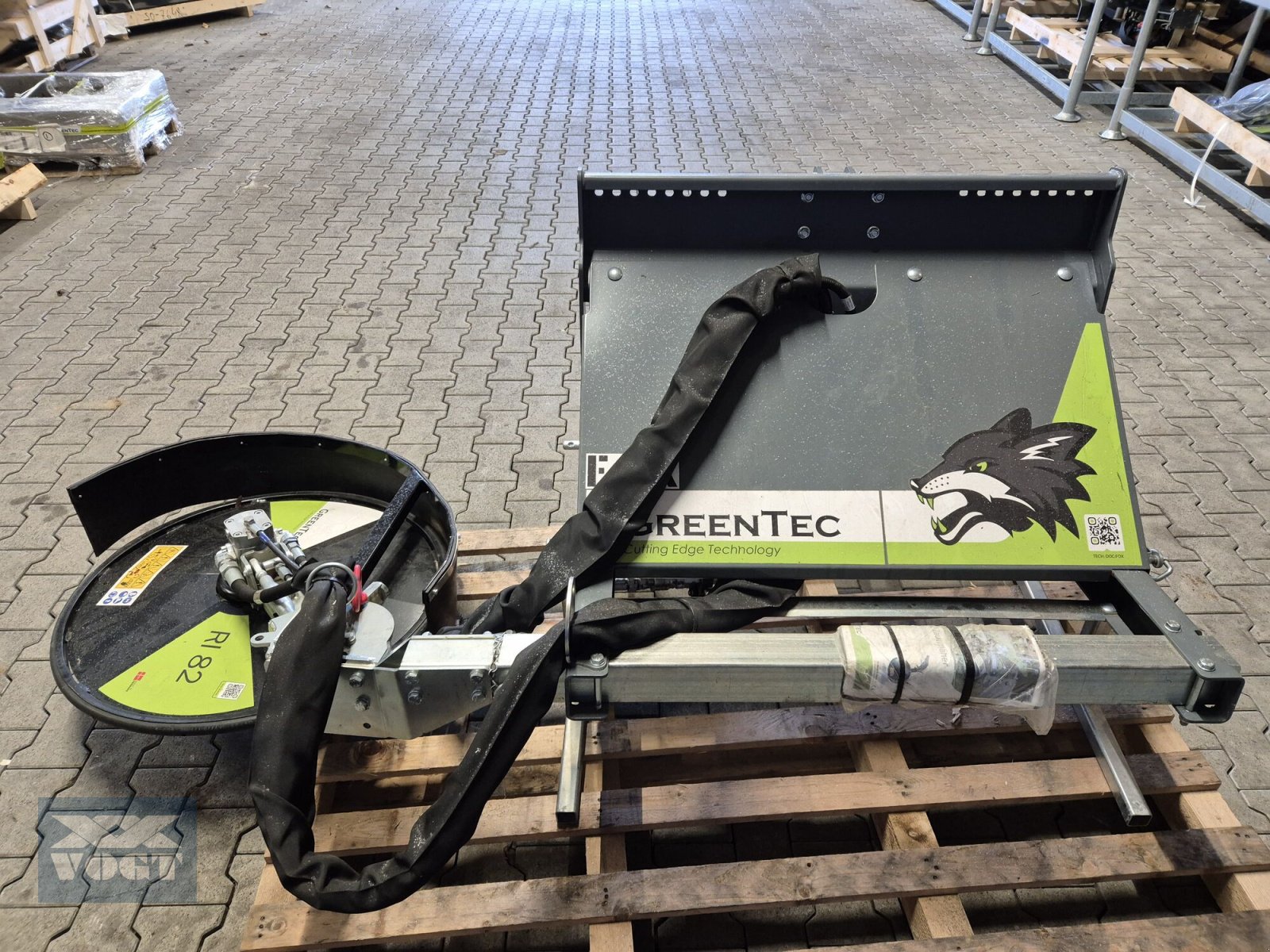 Sonstige Grünlandtechnik & Futtererntetechnik tipa Greentec FOX Multiträger inkl. RI 82 Zaunmäher /Randstreifenmäher Vorführgerät, Gebrauchtmaschine u Schmallenberg (Slika 10)