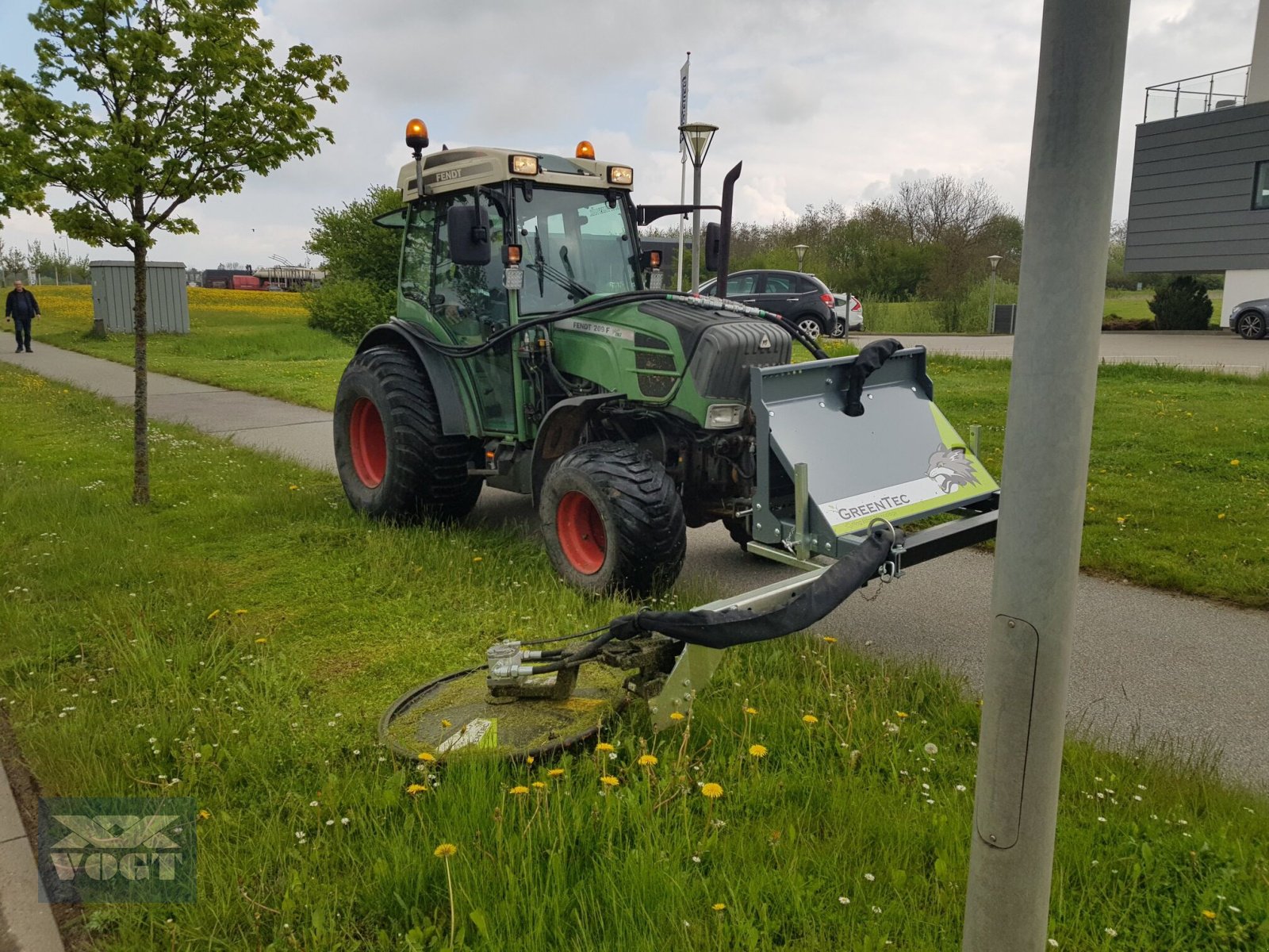 Sonstige Grünlandtechnik & Futtererntetechnik tipa Greentec FOX Multiträger inkl. RI 82 Zaunmäher /Randstreifenmäher Vorführgerät, Gebrauchtmaschine u Schmallenberg (Slika 13)