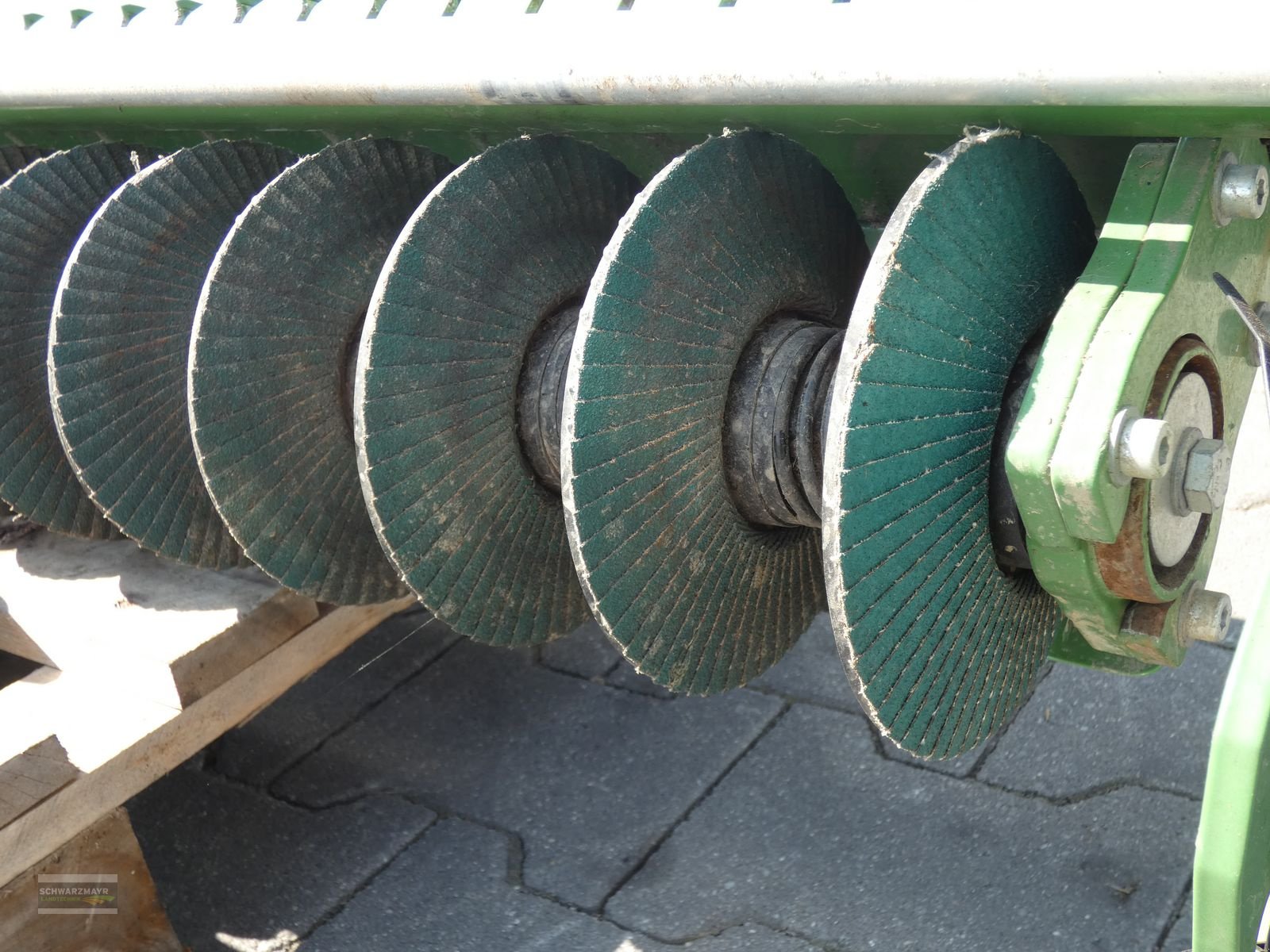 Sonstige Grünlandtechnik & Futtererntetechnik des Typs Krone Messerschleifeinrichtung, Vorführmaschine in Aurolzmünster (Bild 10)