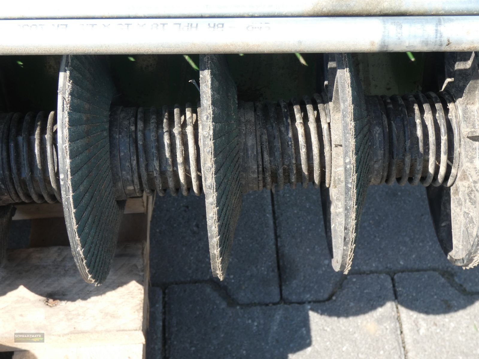 Sonstige Grünlandtechnik & Futtererntetechnik des Typs Krone Messerschleifeinrichtung, Vorführmaschine in Aurolzmünster (Bild 21)