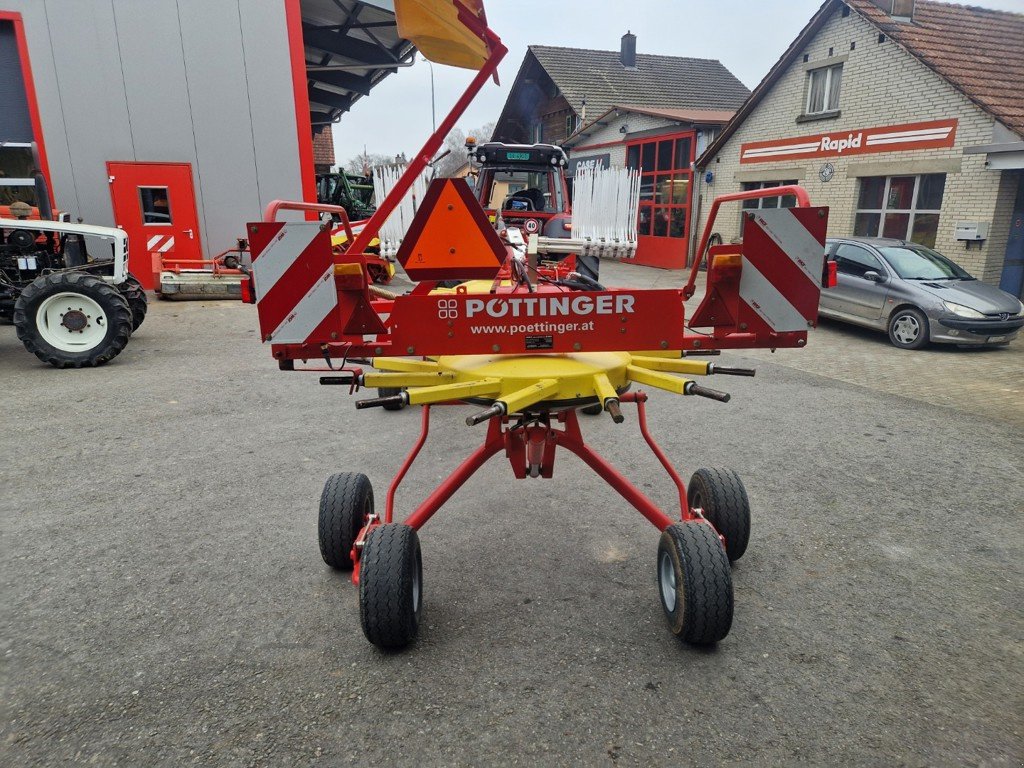 Sonstige Grünlandtechnik & Futtererntetechnik типа Pöttinger TOP 611 A, Gebrauchtmaschine в Etziken (Фотография 2)