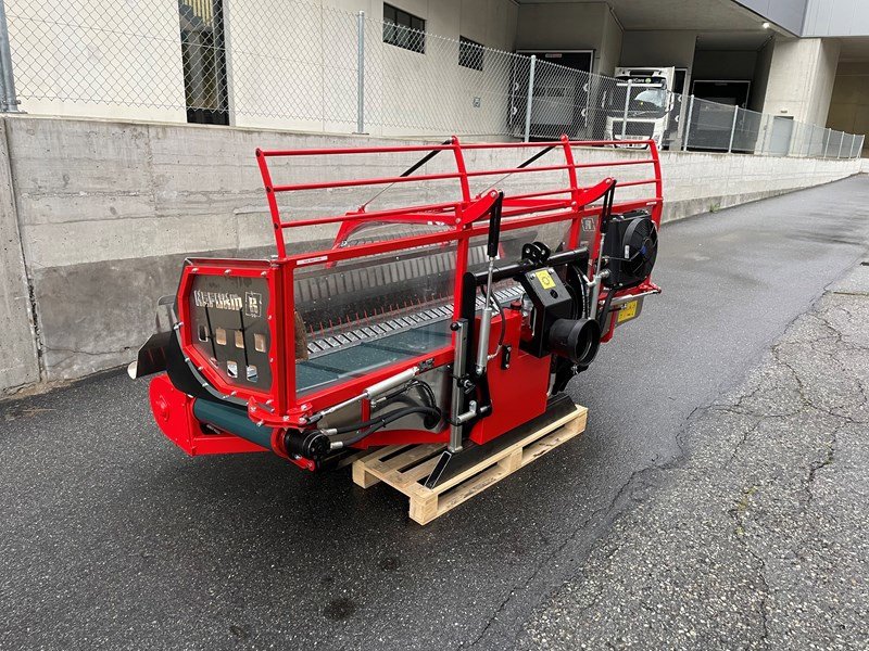 Sonstige Grünlandtechnik & Futtererntetechnik des Typs Reform 226.525 Pickup-Schwader, Ausstellungsmaschine in Chur (Bild 5)