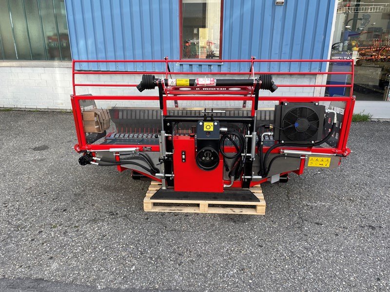 Sonstige Grünlandtechnik & Futtererntetechnik des Typs Reform 226.525 Pickup-Schwader, Ausstellungsmaschine in Chur (Bild 3)