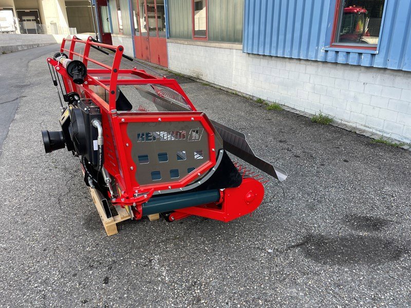 Sonstige Grünlandtechnik & Futtererntetechnik des Typs Reform 226.525 Pickup-Schwader, Ausstellungsmaschine in Chur (Bild 4)