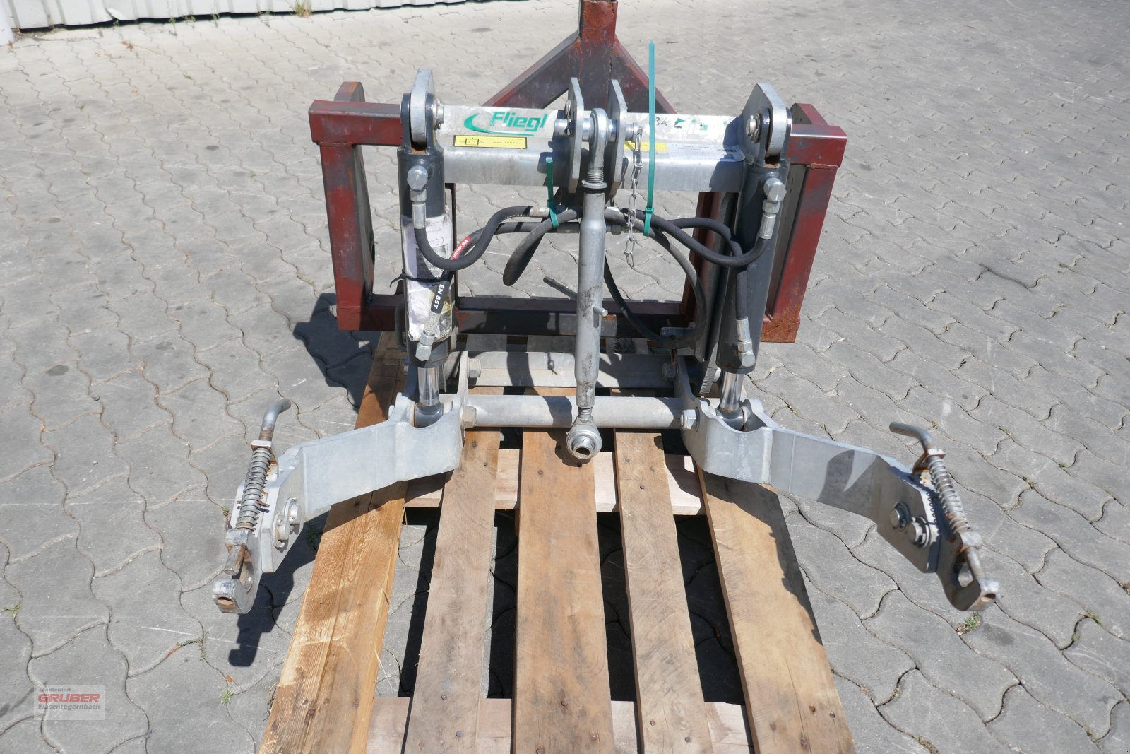 Sonstige Hoftechnik типа CAT Fronthydraulikadapter auf KAT II, Gebrauchtmaschine в Dorfen (Фотография 2)