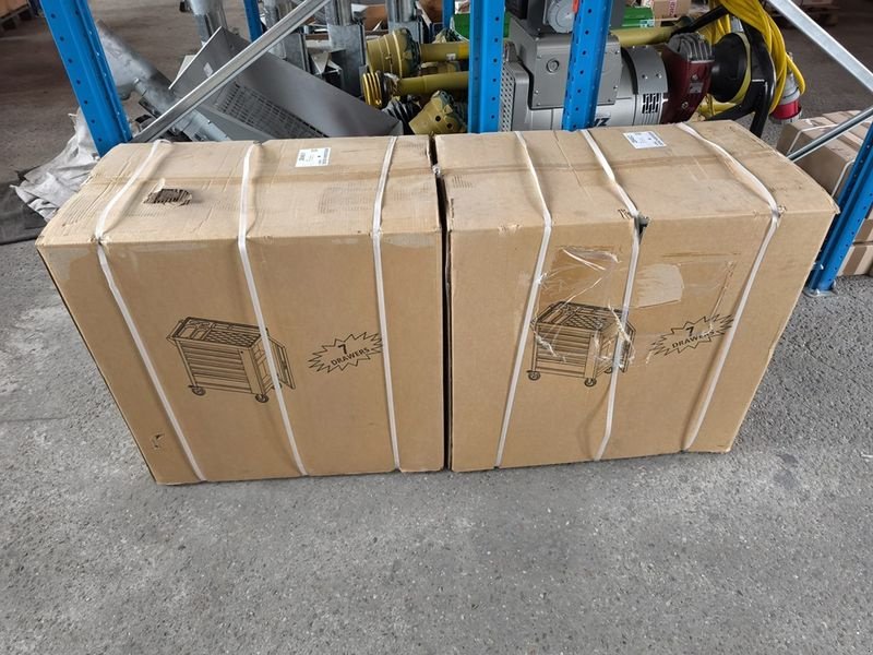 Sonstige Hoftechnik of the type Sonstige Fliegl 399-teiliger Werkstattwagen - Profi, Neumaschine in St. Marienkirchen (Picture 14)