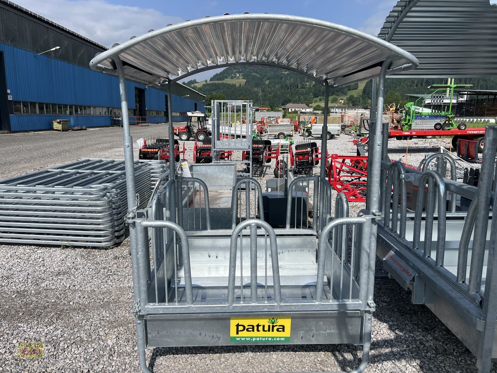 Sonstige Hoftechnik of the type Sonstige Patura Viereckraufe mit 8 Fressplätze, Neumaschine in Kötschach (Picture 2)