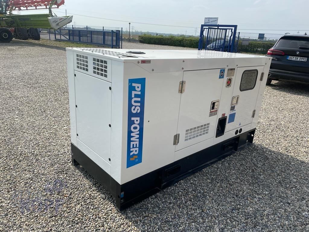 Sonstige Hoftechnik Türe ait Sonstige Plus Power Notstromaggregat, Neumaschine içinde Schutterzell (resim 12)