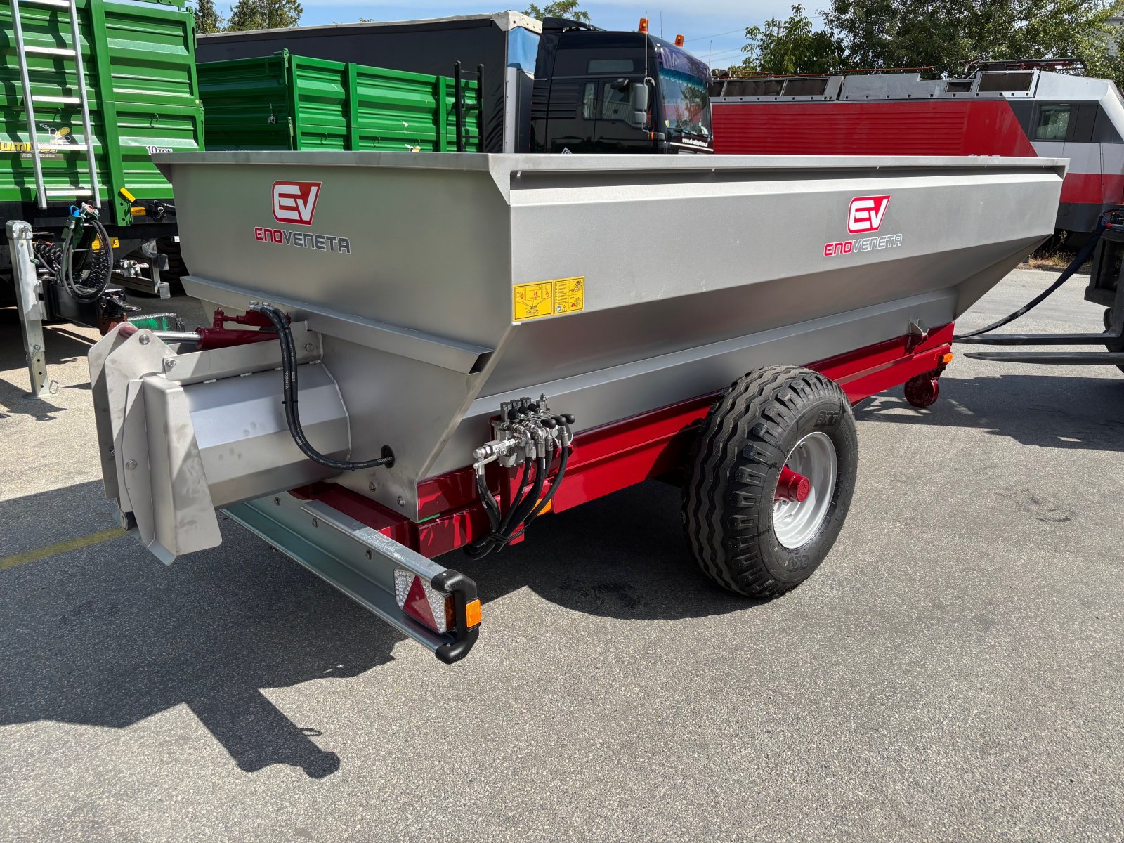 Sonstige Obsttechnik & Weinbautechnik des Typs Enoveneta Scherenhublesewagen 4400, Neumaschine in Gerasdorf (Bild 2)