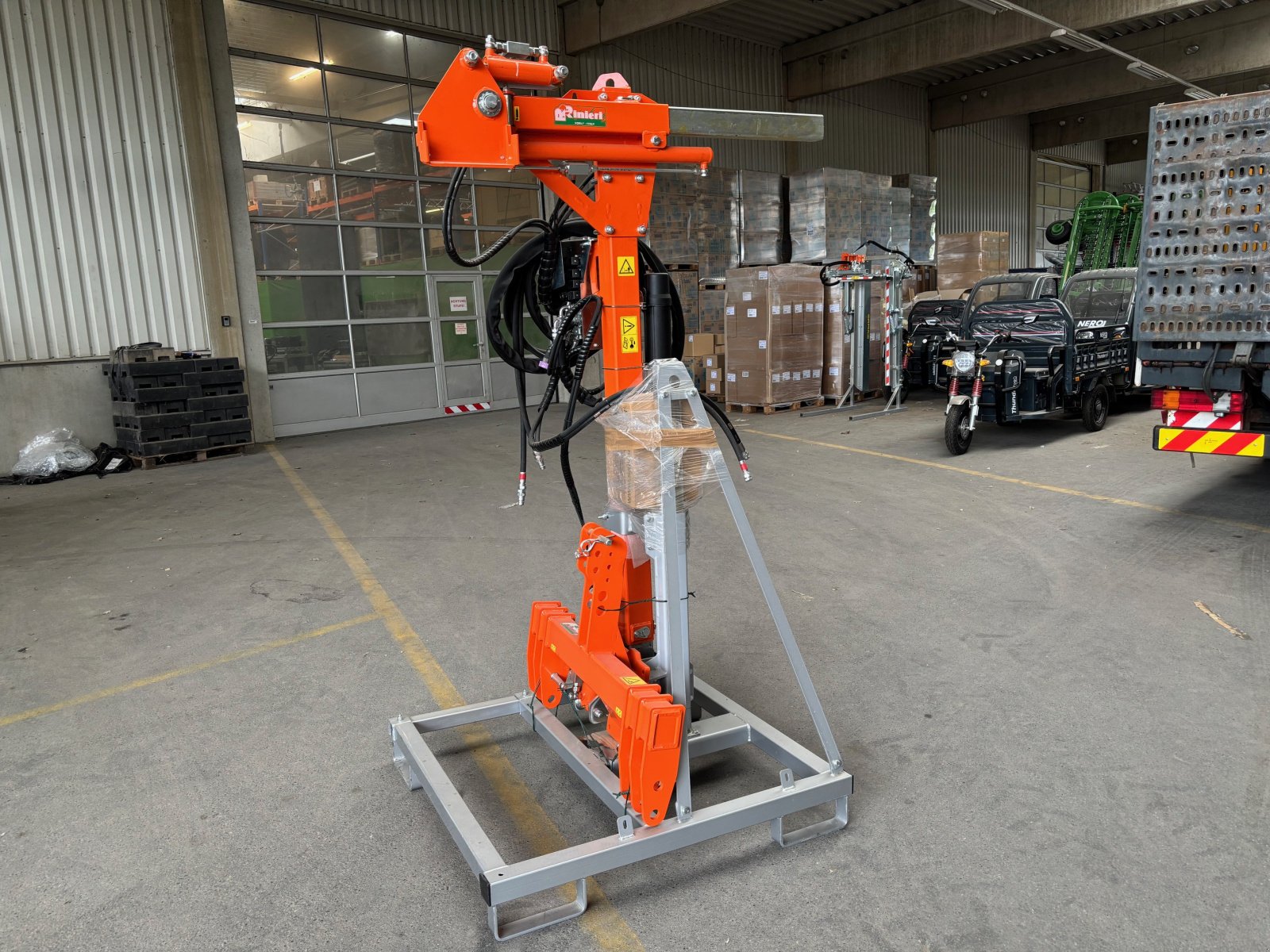 Sonstige Obsttechnik & Weinbautechnik des Typs Rinieri Hubmast Tower 1 PLUS, Neumaschine in Gerasdorf (Bild 1)