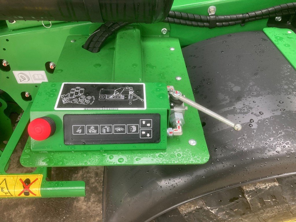 Sonstige Pressen des Typs John Deere C442R, Neumaschine in Eichberg (Bild 11)