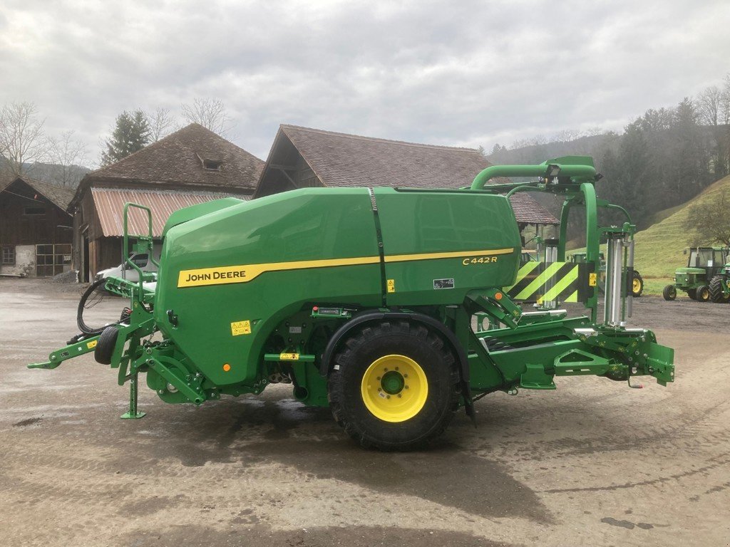 Sonstige Pressen des Typs John Deere C442R, Neumaschine in Eichberg (Bild 4)