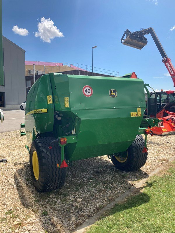 Sonstige Pressen des Typs John Deere F 441 M, Neumaschine in Chavornay (Bild 4)