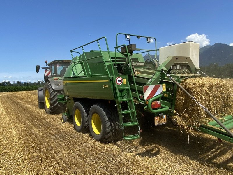 Sonstige Pressen typu John Deere L624, Gebrauchtmaschine v Regensdorf (Obrázek 4)