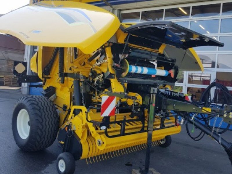 Sonstige Pressen vrste New Holland Roll Belt 150, Ausstellungsmaschine v Bertschikon (Slika 1)