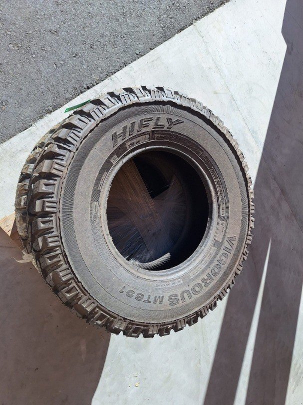 Sonstige Räder & Reifen & Felgen des Typs Aebi Vigorous MT601 / MT 601, Neumaschine in Susten (Bild 3)