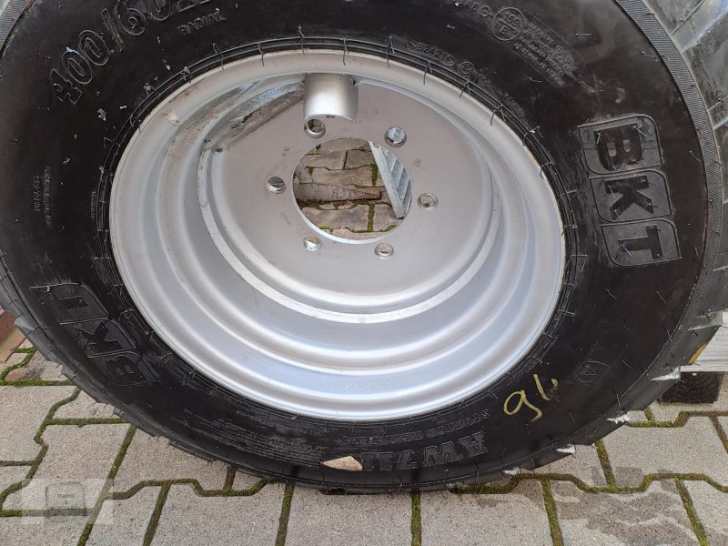Sonstige Räder & Reifen & Felgen des Typs BKT 400/60R18AW, Neumaschine in Gross-Bieberau (Bild 1)