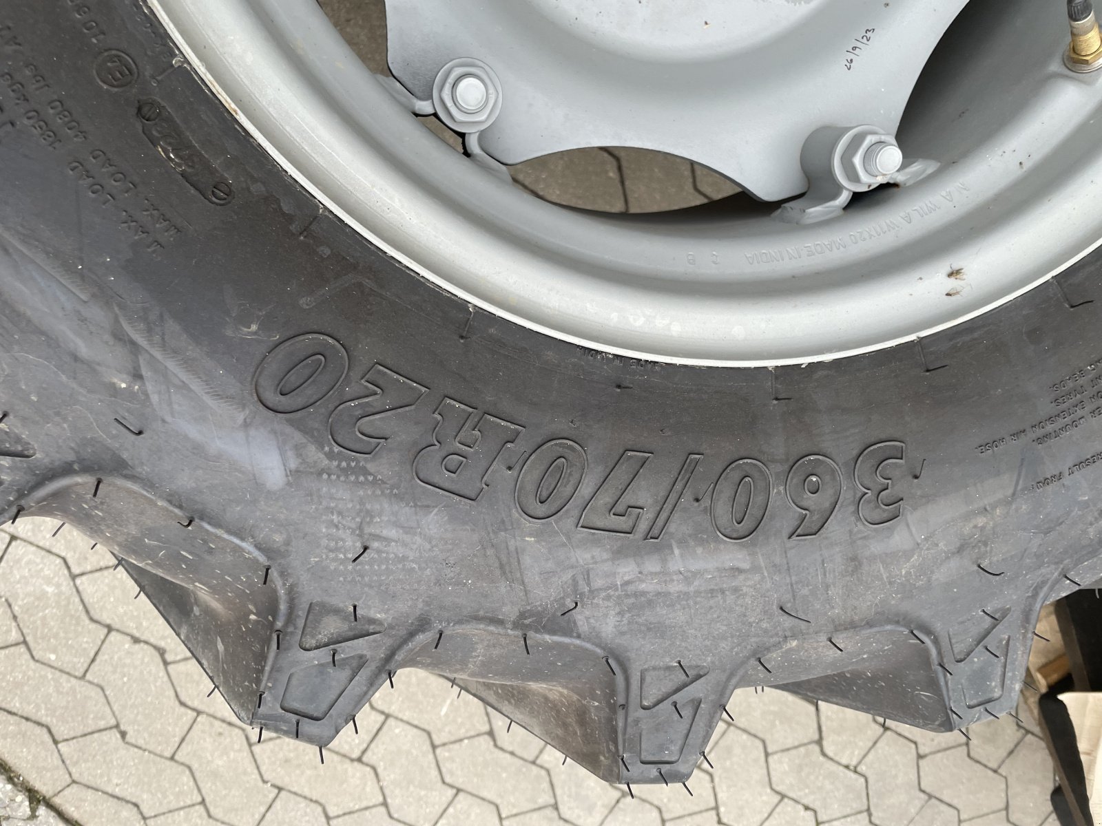 Sonstige Räder & Reifen & Felgen des Typs Deutz-Fahr verschiedene, Neumaschine in Nürnberg (Bild 2)