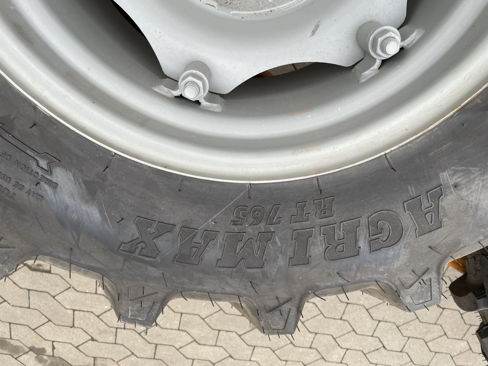 Sonstige Räder & Reifen & Felgen des Typs Deutz-Fahr verschiedene, Neumaschine in Nürnberg (Bild 3)