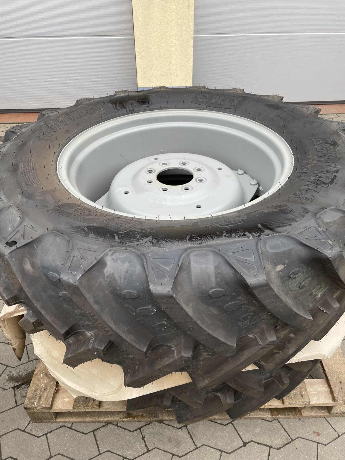 Sonstige Räder & Reifen & Felgen des Typs Deutz-Fahr verschiedene, Neumaschine in Nürnberg (Bild 5)