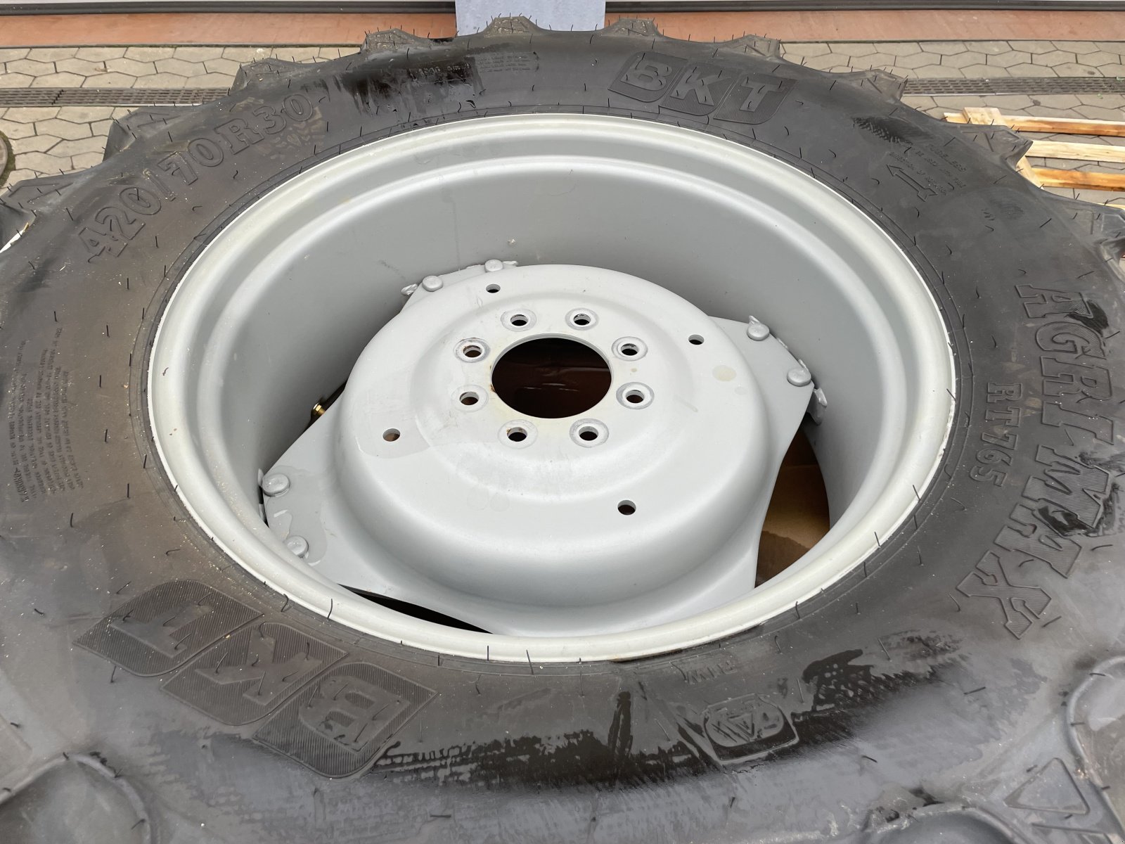 Sonstige Räder & Reifen & Felgen des Typs Deutz-Fahr verschiedene, Neumaschine in Nürnberg (Bild 7)