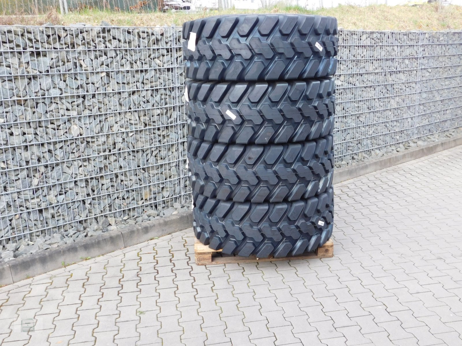 Sonstige Räder & Reifen & Felgen типа Firestone 460/70R24 Dura Force, Neumaschine в Gross-Bieberau (Фотография 1)