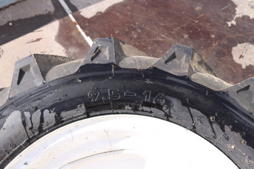 Sonstige Räder & Reifen & Felgen des Typs Hunga Reifen, Neumaschine in OSTERHOFEN (Bild 3)