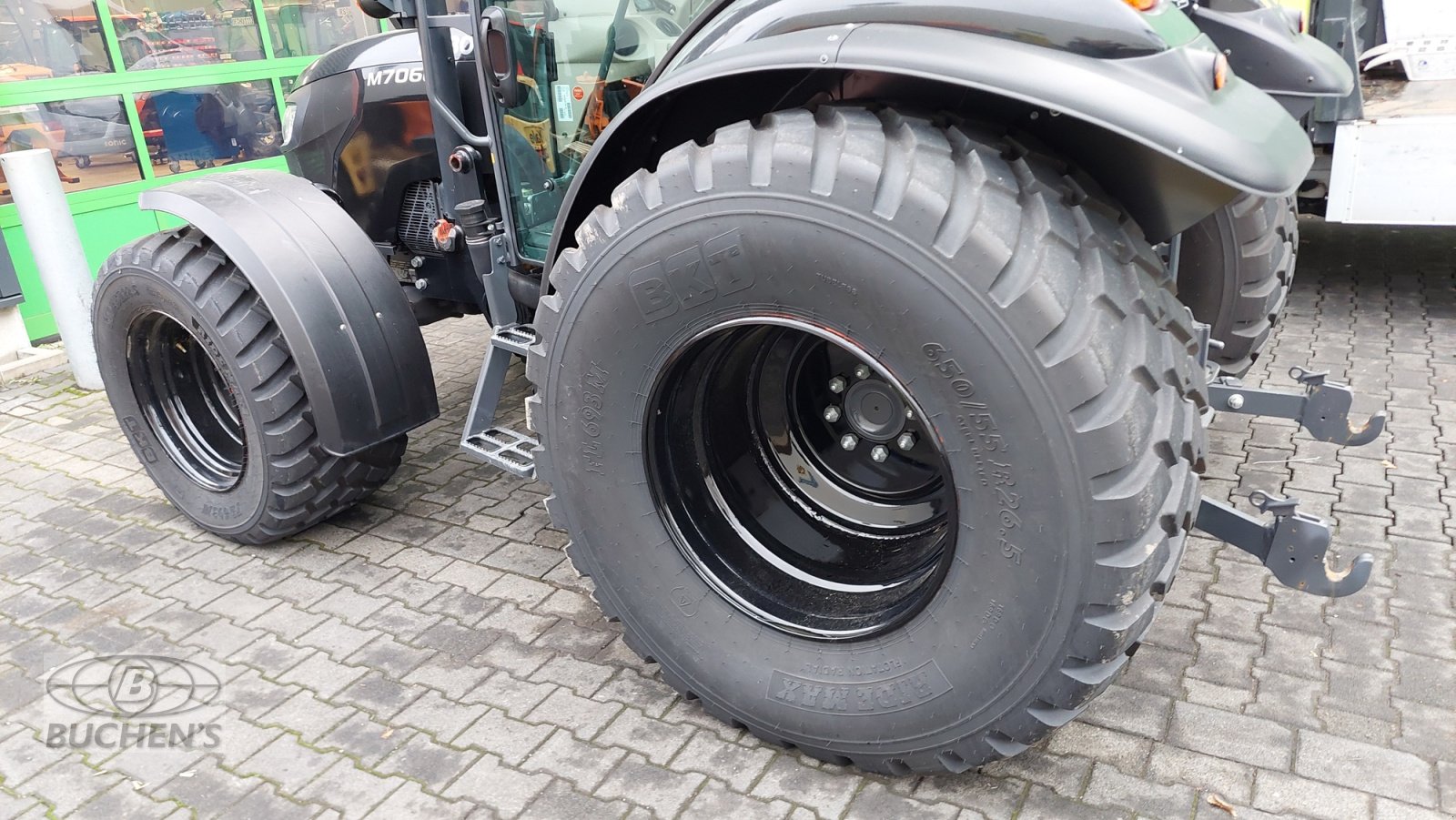 Sonstige Räder & Reifen & Felgen des Typs Kubota M4   Rasenbereifung, Gebrauchtmaschine in Olpe (Bild 2)
