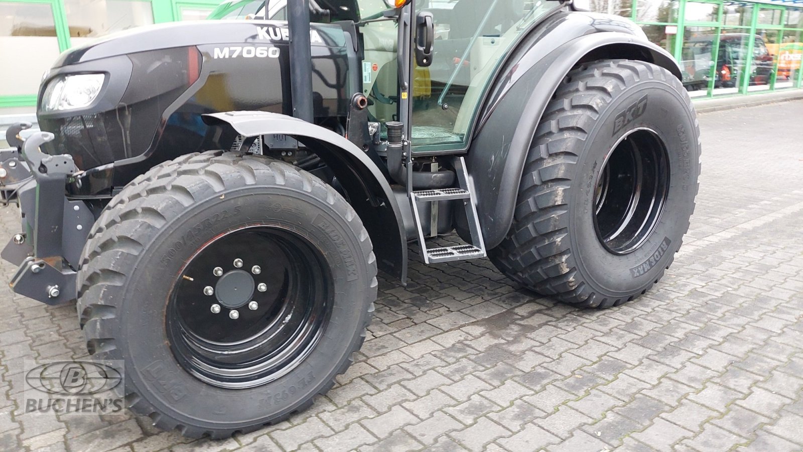 Sonstige Räder & Reifen & Felgen des Typs Kubota M4   Rasenbereifung, Gebrauchtmaschine in Olpe (Bild 4)