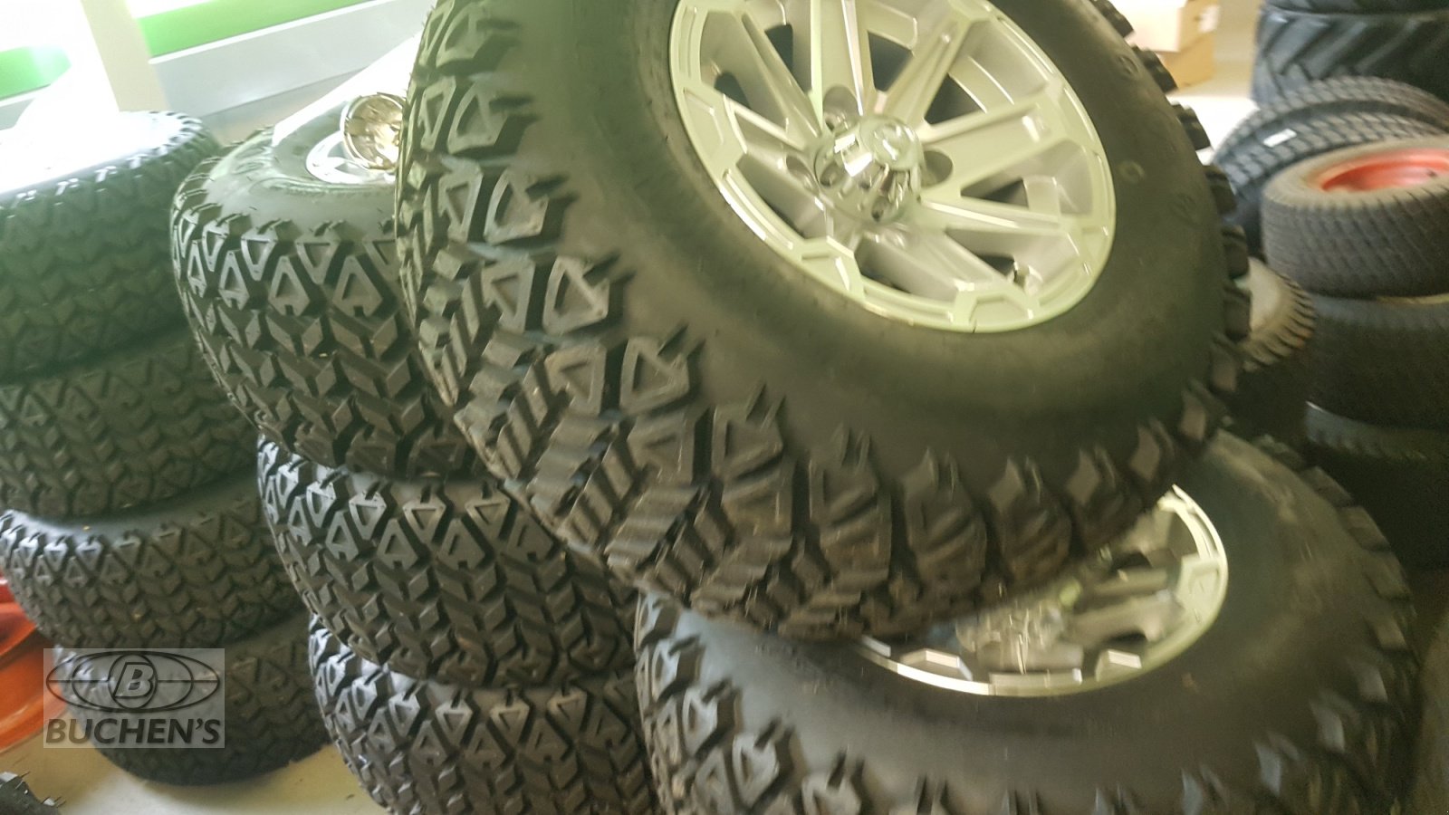 Sonstige Räder & Reifen & Felgen des Typs Kubota RTVX 1110, Neumaschine in Olpe (Bild 1)