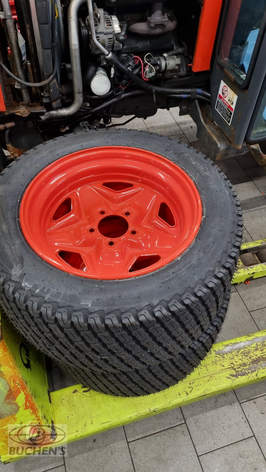 Sonstige Räder & Reifen & Felgen des Typs Kubota ZD1211 Komplettrad, Neumaschine in Olpe (Bild 2)