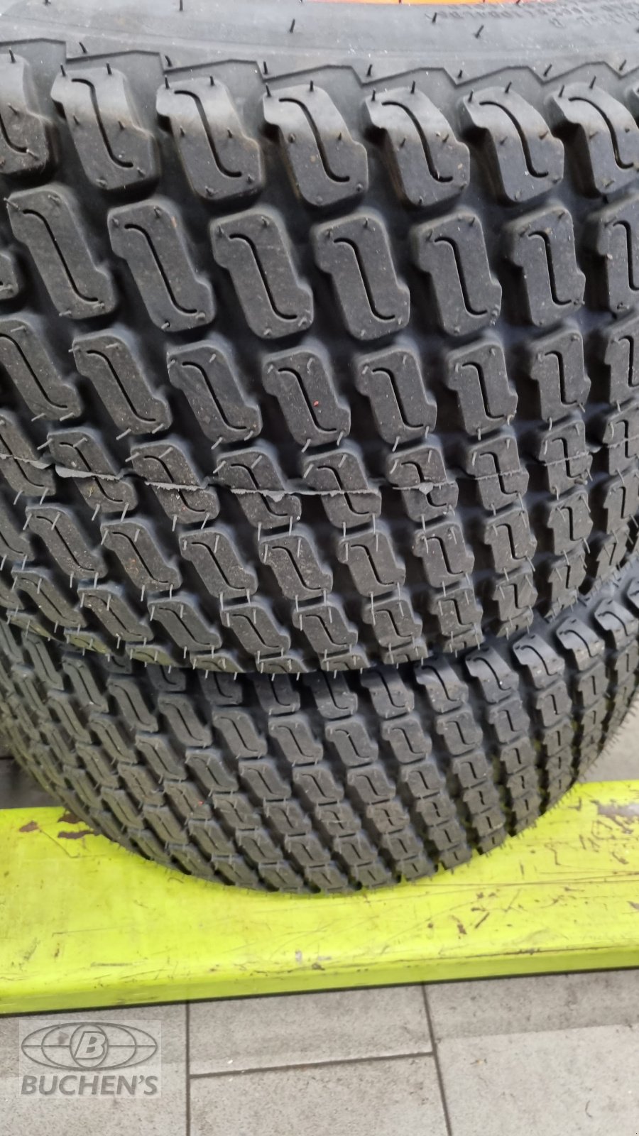 Sonstige Räder & Reifen & Felgen des Typs Kubota ZD1211 Komplettrad, Neumaschine in Olpe (Bild 3)