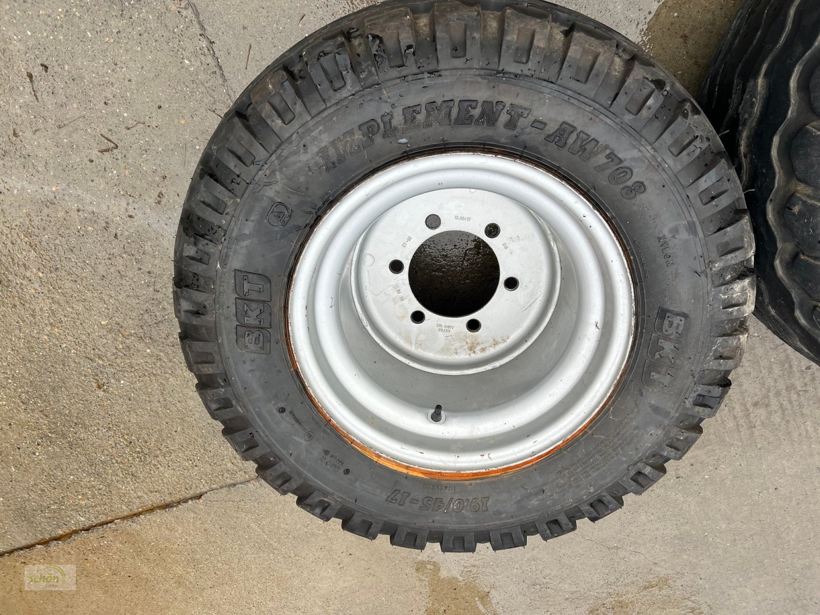 Sonstige Räder & Reifen & Felgen типа Sonstige 2 Kompletträder mit Reifen 19.0/45-17 auf 6-Loch ET-35 !! Felgen, Gebrauchtmaschine в Burgrieden (Фотография 2)